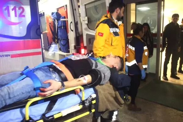 Aynı Mahallede Yarım Saat Arayla Aynı Minibüsten Ateş Açıldı, 2 Kişi Yaralandı