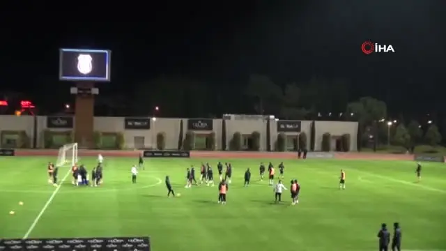 Beşiktaş'ın Hazırlık Maçına Yağmur Engeli Beşiktaş'ın Hazırlık Maçına Yağmur Engeli