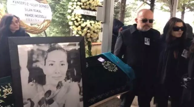 En Acı Veda! Hande Erçel Annesi Aylin Erçel'i Son Yolculuğuna Uğurluyor