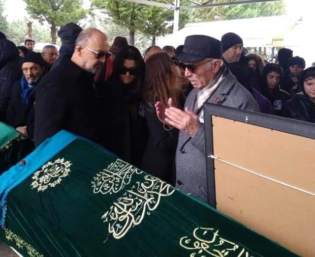 En Acı Veda! Hande Erçel Annesi Aylin Erçel'i Son Yolculuğuna Uğurluyor