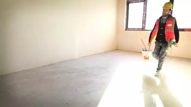 İnşaat İşçisinin Yan Flüt Tutkusu İnşaat İşçisinin Yan Flüt Tutkusu