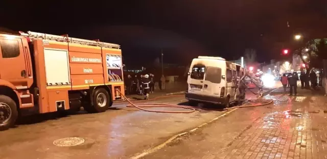 Seyir Halindeki Minibüs Alev Topuna Döndü
