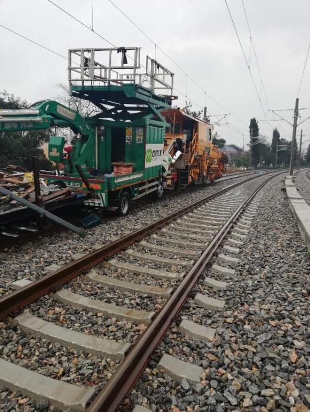 Son Dakika! İstanbul Florya'da Marmaray Treni ile Demiryolu Yenileme Aracı Çarpıştı: iki Yaralı