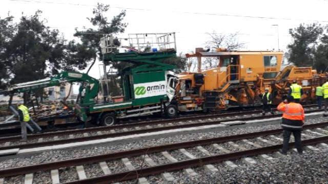 Son Dakika! İstanbul Florya'da Marmaray Treni ile Demiryolu Yenileme Aracı Çarpıştı: iki Yaralı