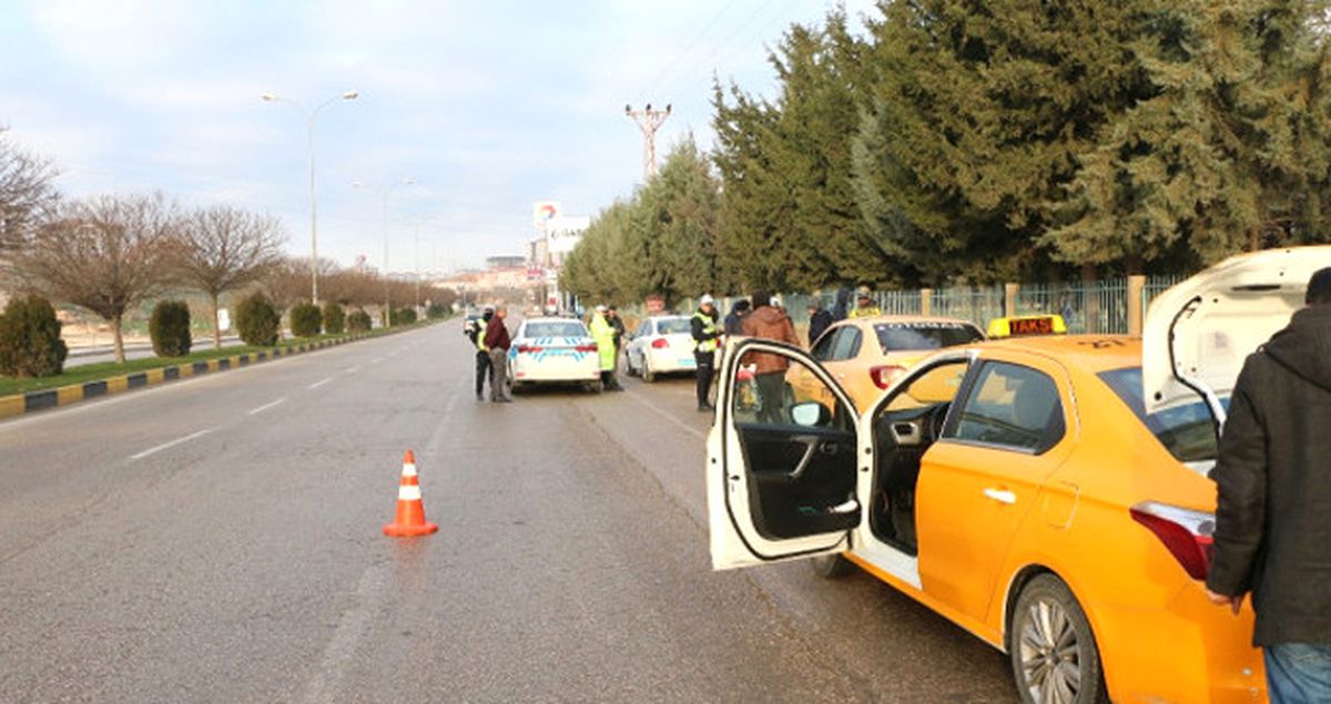 Taksiciler Hakkında Gelen Şikayetler Üzerine 15 İlde Uygulama Yapan Emniyet, Taksicilere Ceza Yağdırdı
