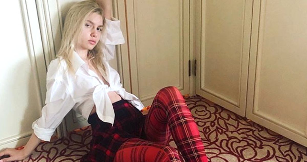 Aleyna Tilki, Kuliste Paten Giyip Dans Etti