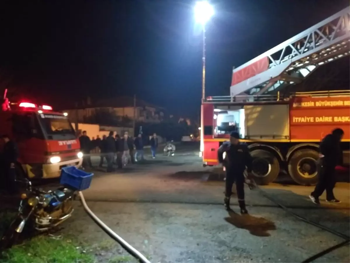 Ayvalık�ta Üzerinde Yemek Unutulan Tüp Patladı, Ev Kül Oldu Haberler