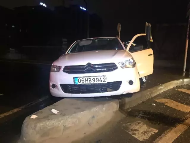 Bakırköy'de Polisin 'Dur' İhtarına Uymayan Araç Kaza Yaptı