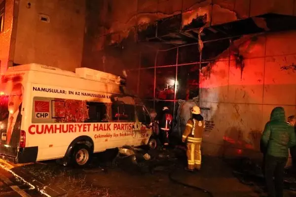 Çekmeköy'de Park Halindeki CHP Seçim Aracında Yangın