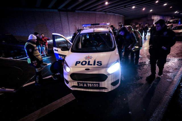 'Dur' İhtarına Uymayan Sürücüyü Kovalayan Polis Aracı Kaza Yaptı: 2 Yaralı