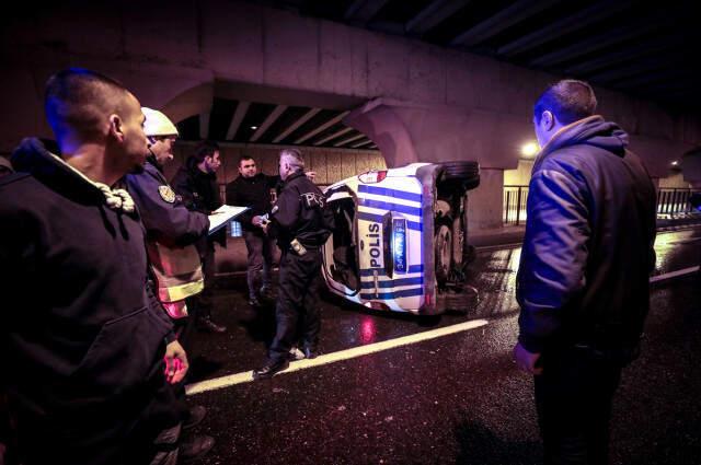 'Dur' İhtarına Uymayan Sürücüyü Kovalayan Polis Aracı Kaza Yaptı: 2 Yaralı