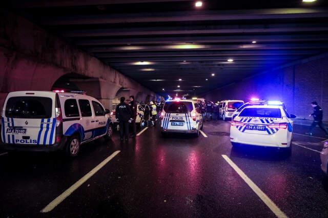 'Dur' İhtarına Uymayan Sürücüyü Kovalayan Polis Aracı Kaza Yaptı: 2 Yaralı