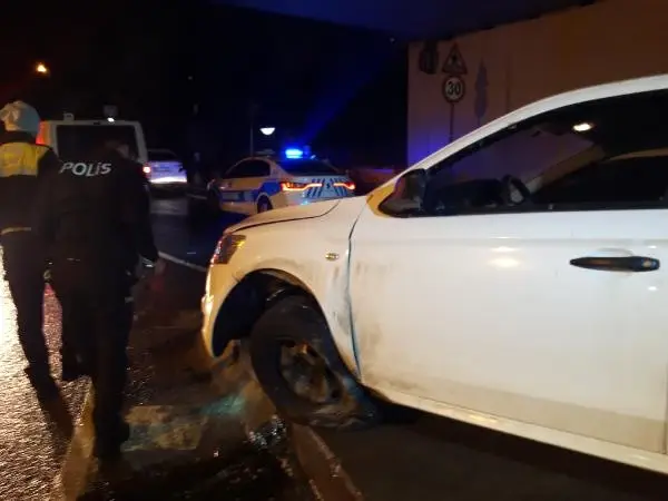 Dur' İhtarına Uymayarak Kaçan Sürücü Kaza Yapınca Yakalandı