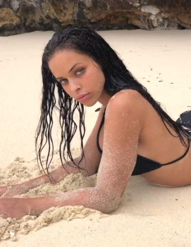 Faslı Güzel Nisrina Sbia, Güzelliğiyle Instagram'ı Salladı