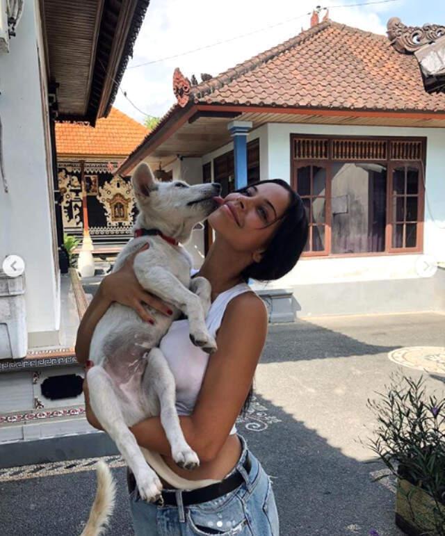 Faslı Güzel Nisrina Sbia, Güzelliğiyle Instagram'ı Salladı