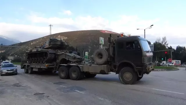 Hatay'da Tank ve Askeri Araç Sevkiyatı