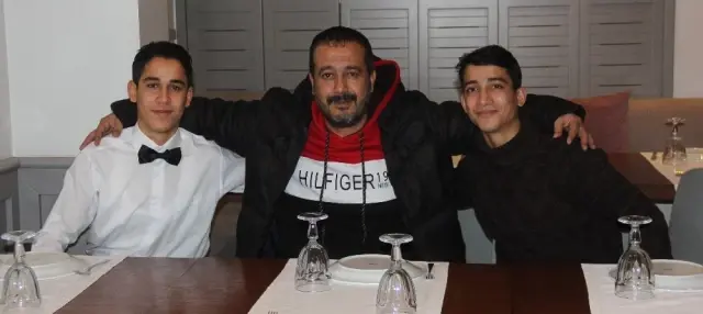 İkizi Komi, Kendisi Ünlü İkizi Komi, Kendisi Ünlü