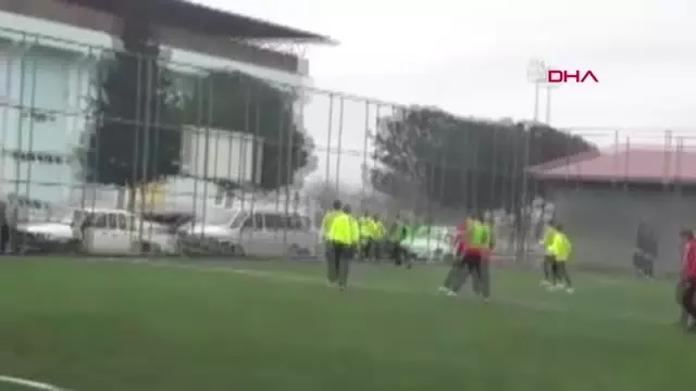 Kahramanmaraş Gözlerine Siyah Bandaj Bağlayıp Görme Engellilerle Maç Yaptılar Kahramanmaraş Gözlerine Siyah Bandaj Bağlayıp Görme Engellilerle Maç Yaptılar