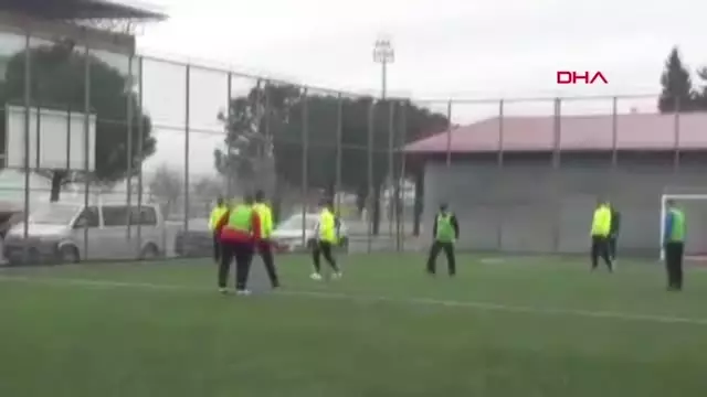Kahramanmaraş Gözlerine Siyah Bandaj Bağlayıp Görme Engellilerle Maç Yaptılar Kahramanmaraş Gözlerine Siyah Bandaj Bağlayıp Görme Engellilerle Maç Yaptılar