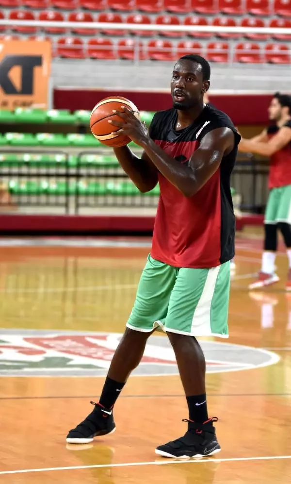 Karşıyaka'da Hogue Sıkıntısı