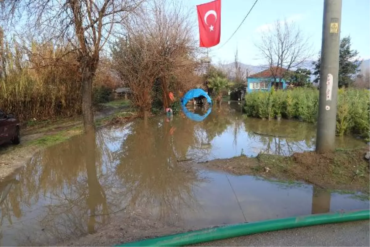 Sağanağın Vurduğu İzmir'de Hayat Normale Döndü (2)