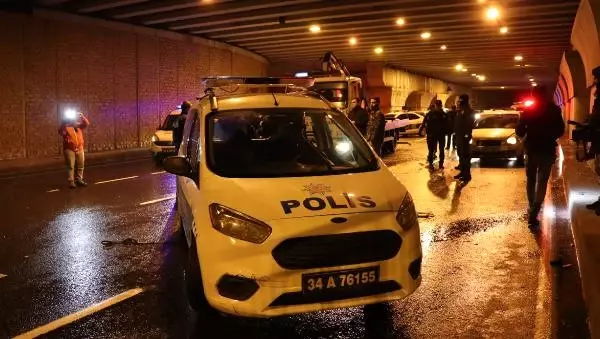 Ticari Taksiyi Kovalayan Polis Araçları Kaza Yaptı: 2 Yaralı