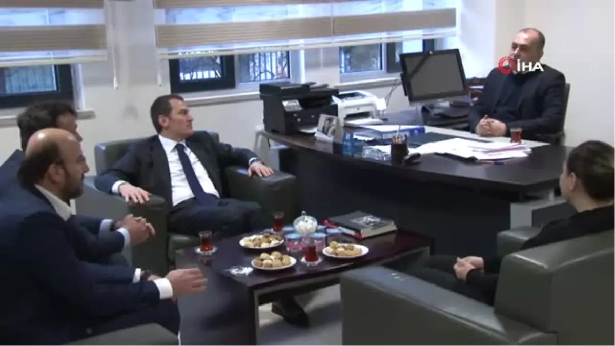 AK Parti'nin Zeytinburnu Adayı Ömer Arısoy'dan Öğrencilere Kitap Tavsiyesi