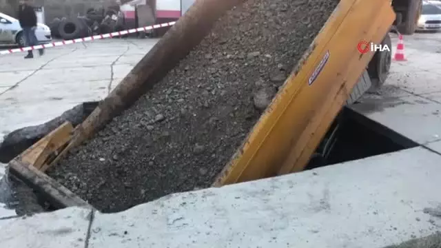 Akaryakıt İstasyonunda Beton Yarıldı, Kamyon İçine Girdi Akaryakıt İstasyonunda Beton Yarıldı, Kamyon İçine Girdi