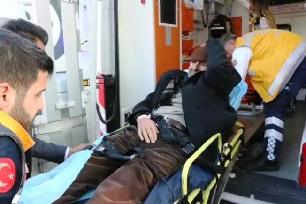 Akciğer Hastası Helikopter ile Hastaneye Getirildi Akciğer Hastası Helikopter ile Hastaneye Getirildi