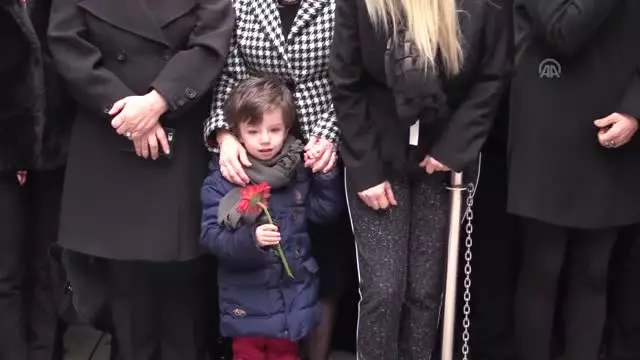 Atatürk'ün Annesi Zübeyde Hanım, Vefatının 96. Yılında Mezarı Başında Anıldı Atatürk'ün Annesi Zübeyde Hanım, Vefatının 96. Yılında Mezarı Başında Anıldı