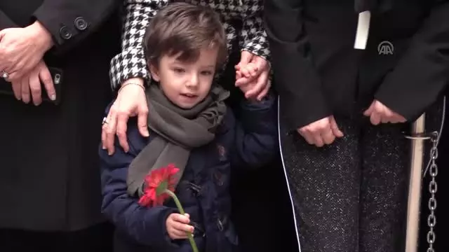 Atatürk'ün Annesi Zübeyde Hanım, Vefatının 96. Yılında Mezarı Başında Anıldı Atatürk'ün Annesi Zübeyde Hanım, Vefatının 96. Yılında Mezarı Başında Anıldı