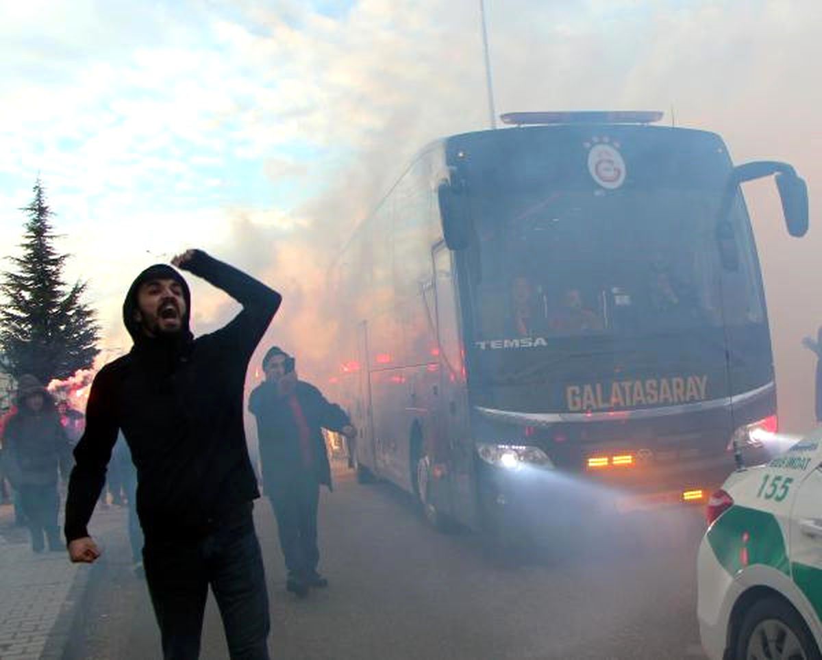 Galatasaray'a Bolu'da Coşkulu Karşılama!
