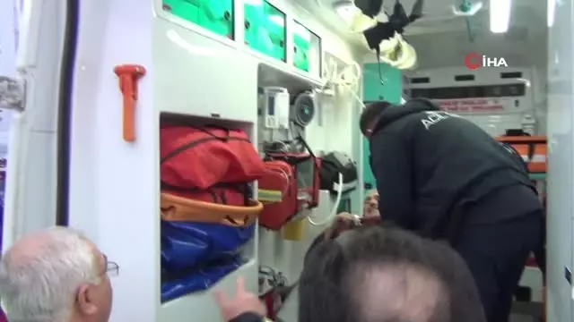 Engelli Vatandaş Dengesini Kaybederek Akülü Arabasından Düştü: 1 Yaralı Engelli Vatandaş Dengesini Kaybederek Akülü Arabasından Düştü: 1 Yaralı