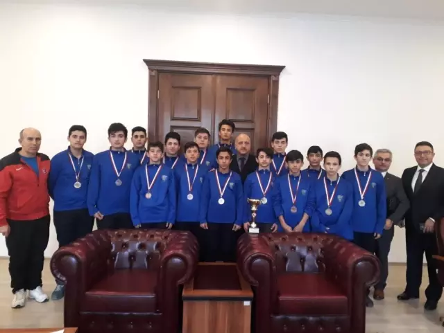 Güreşçilerden Protokole Ziyaret Güreşçilerden Protokole Ziyaret