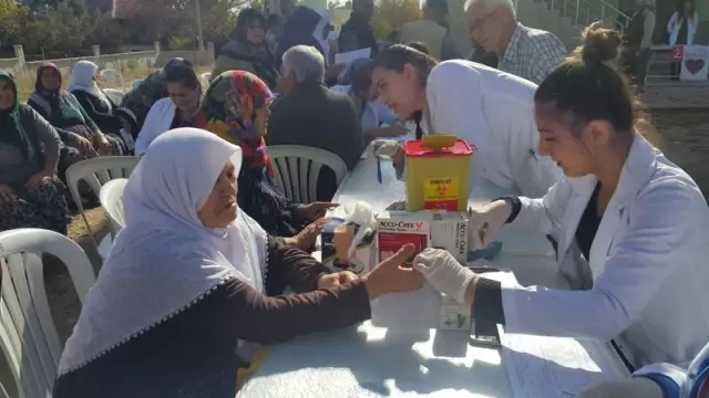 Hemşirelik Fakültesi'nden Sağlık Taraması Hemşirelik Fakültesi'nden Sağlık Taraması