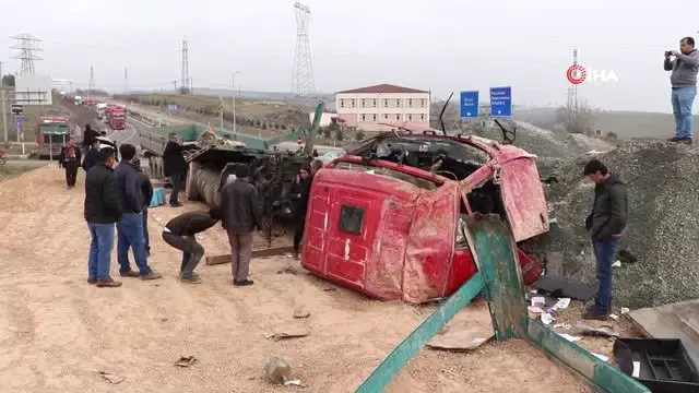 Hurdaya Dönen Tır'dan Sağ Çıktılar