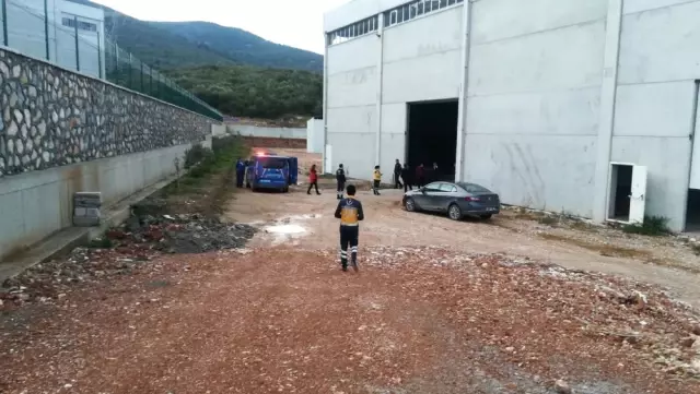 İzmir'in Torbalı İlçesinde Bir Fabrikada Bakır Tozu Üretimi Yapılırken Kazanın Patlaması Sonucu İlk... İzmir'in Torbalı İlçesinde Bir Fabrikada Bakır Tozu Üretimi Yapılırken Kazanın Patlaması Sonucu İlk...