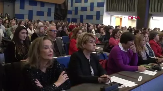 İzmir Kadınlardan 'Erken Yaşta Evlilik Mağdurlarına Af' Tepkisi İzmir Kadınlardan 'Erken Yaşta Evlilik Mağdurlarına Af' Tepkisi