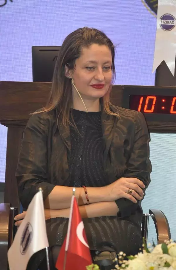 Kadınlardan 'Erken Yaşta Evlilik Mağdurlarına Af' Tepkisi Kadınlardan 'Erken Yaşta Evlilik Mağdurlarına Af' Tepkisi