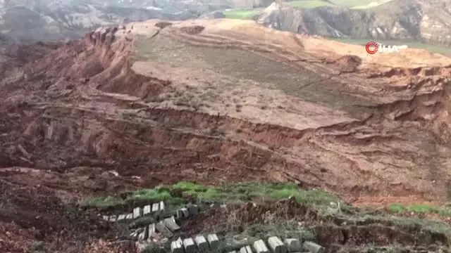 Kahta'da Korkutan Heyelan Kahta'da Korkutan Heyelan