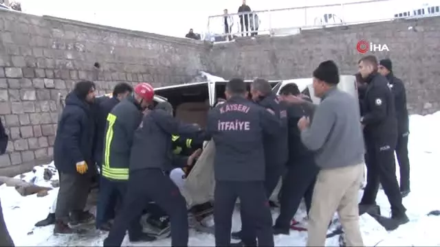 Kontrolden Çıkan Otomobil Köprüden Uçtu: 1 Yaralı Kontrolden Çıkan Otomobil Köprüden Uçtu: 1 Yaralı