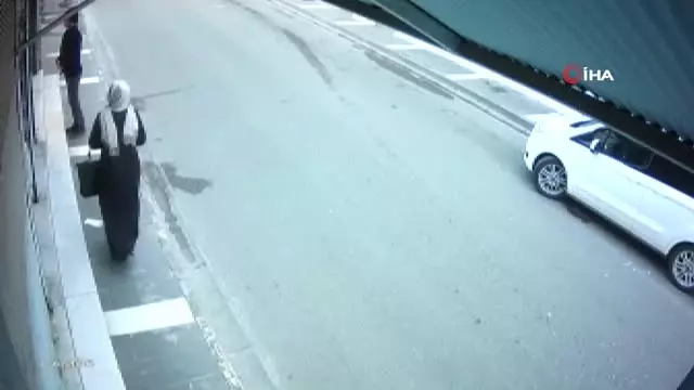 Kuyumcudan Altın Bilezik Çalan Hırsızlar Kamerada