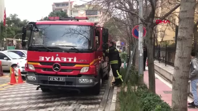 Manisa'da Eski Adliye Lojmanlarında Yangın Manisa'da Eski Adliye Lojmanlarında Yangın