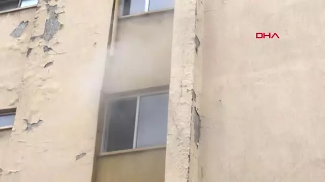 Manisa'da Eski Adliye Lojmanlarında Yangın Manisa'da Eski Adliye Lojmanlarında Yangın