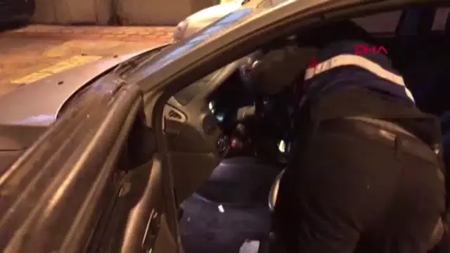 Mersin Lavaş Ekmeği İçinde Esrar Satarken Yakalandılar Mersin Lavaş Ekmeği İçinde Esrar Satarken Yakalandılar