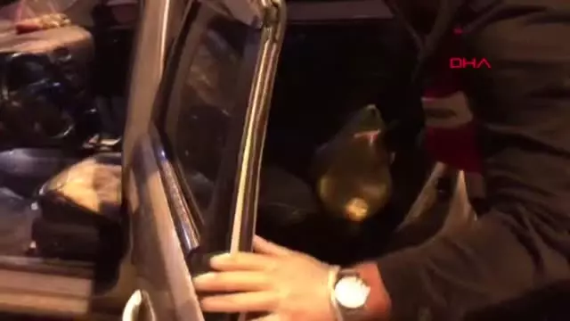 Mersin Lavaş Ekmeği İçinde Esrar Satarken Yakalandılar Mersin Lavaş Ekmeği İçinde Esrar Satarken Yakalandılar