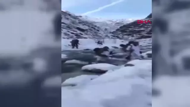 Operasyona Çıkan Komandolar Buz Tutan Dereden Geçti