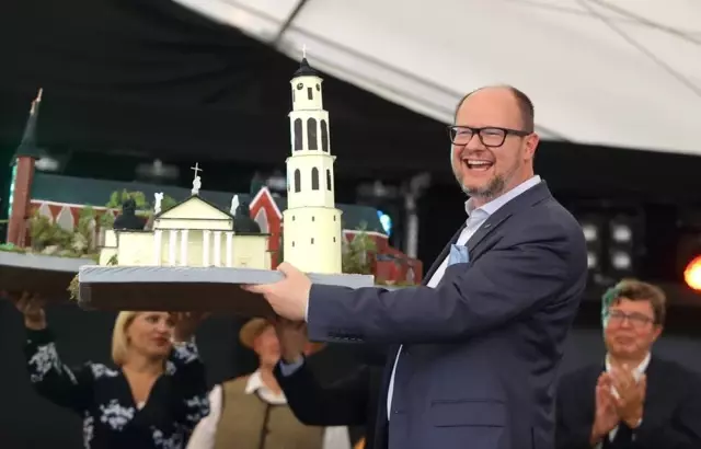 Sahnede Saldırıya Uğrayan Belediye Başkanı Öldü Sahnede Saldırıya Uğrayan Belediye Başkanı Öldü
