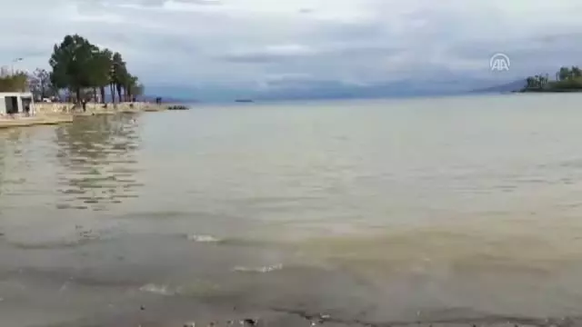 Sızan Akaryakıtın Kokusu Nedeniyle Okul Tatil Edildi Sızan Akaryakıtın Kokusu Nedeniyle Okul Tatil Edildi