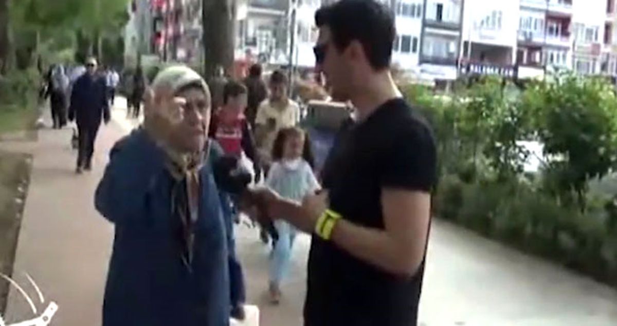 5 Dil Bilen Teyzenin Yeteneği, Kendisine Mikrofon Uzatan Muhabiri Şaşırttı